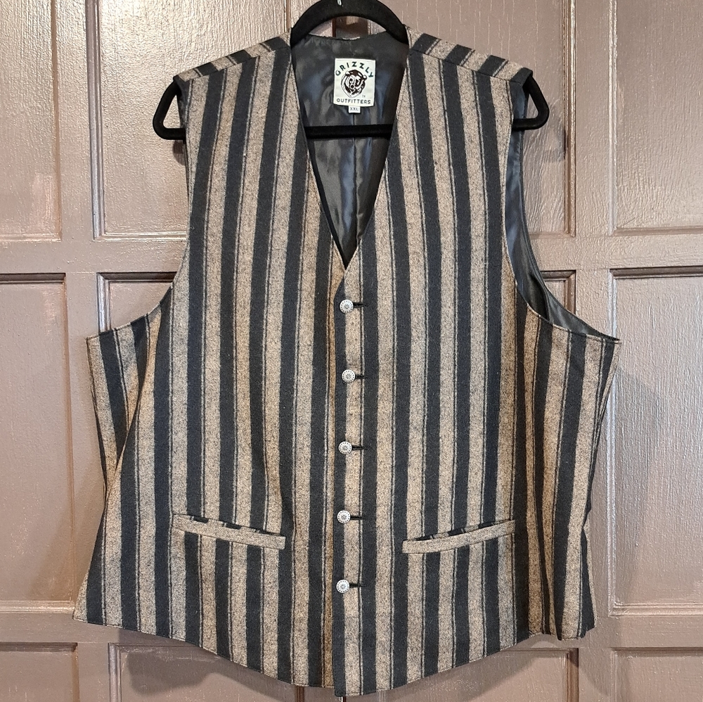 Grizzly outfitters striped vest